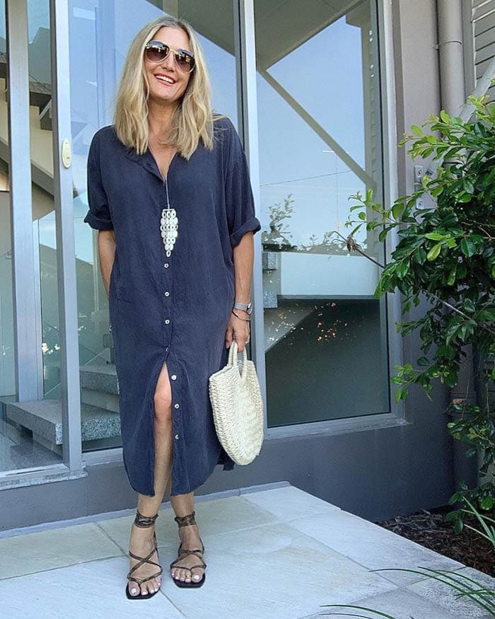 Dark Gray Oversized Shirt Dress with Flat Sandals Dark Gray Oversized Shirt Dress with Flat Sandals — Classy Shirt Dress Outfits