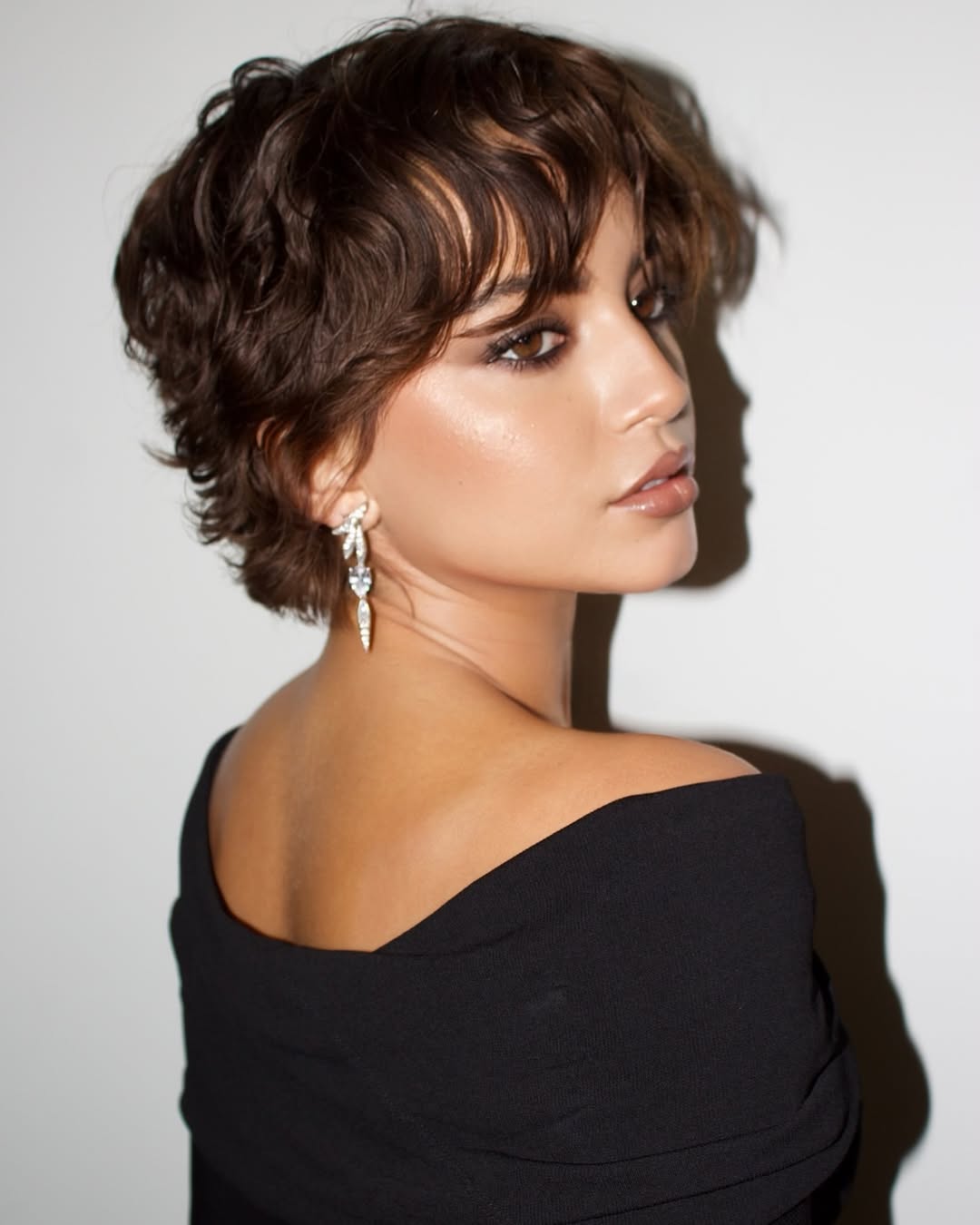 Textured Shag With Curtain Bangs — Classy Short Hair Haircuts