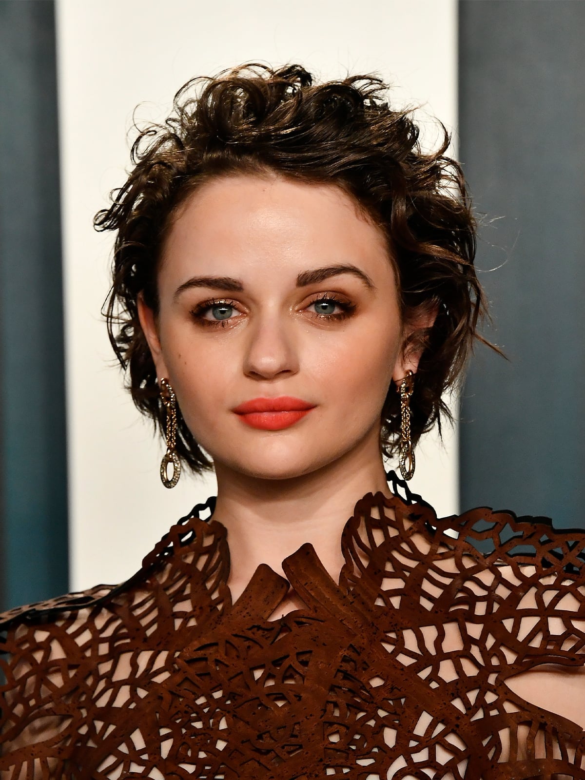 Textured Piecey Pixie Side Swept Bangs Textured Piecey Pixie Side Swept Bangs — Classy Short Haircuts for Round Faces