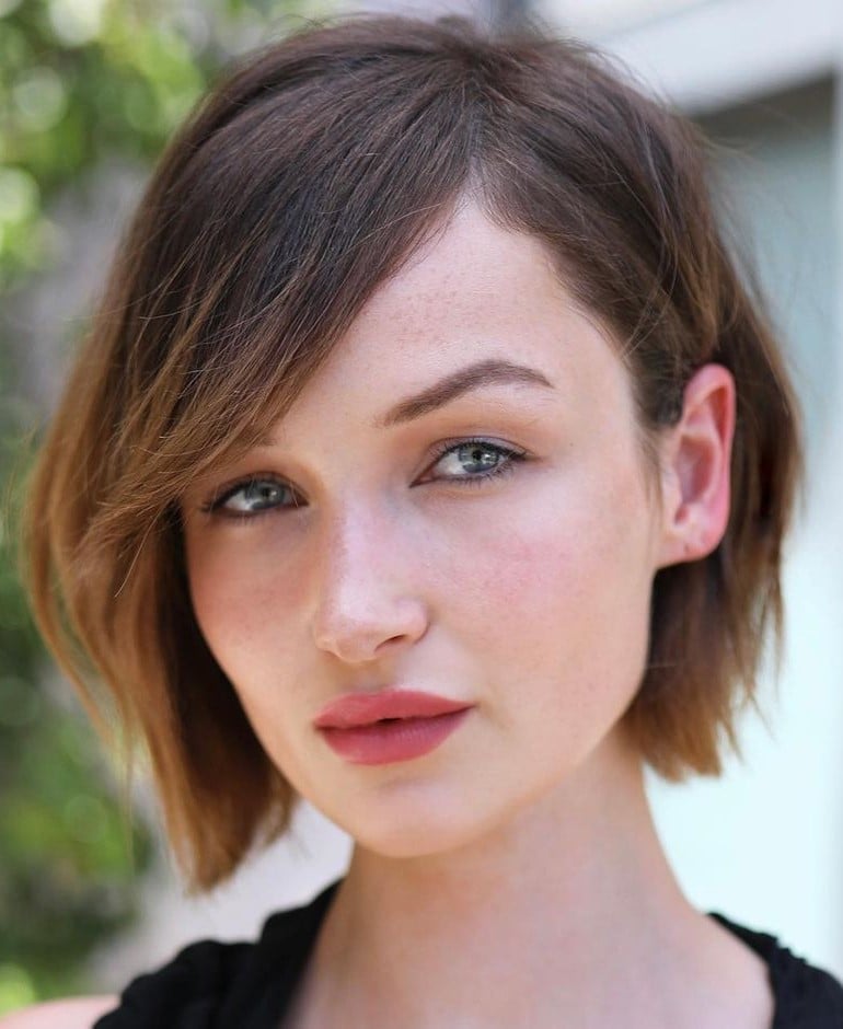 Medium Brown Bob With Soft Side Swept Bangs Medium Brown Bob With Soft Side Swept Bangs — Classy Side Part Bangs