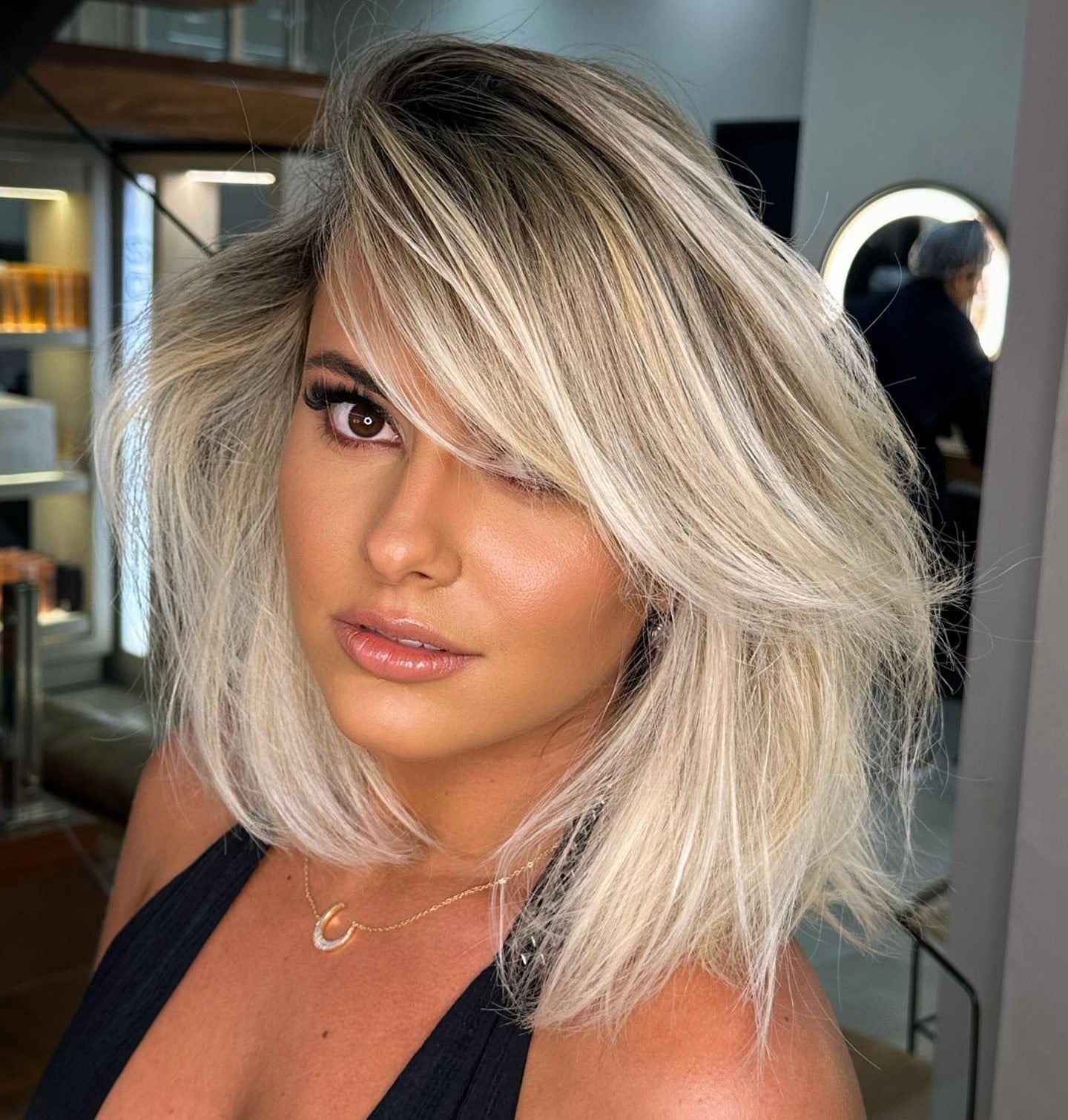 Collarbone Ash Blonde With Balayage Textured Waves Collarbone Ash Blonde With Balayage Textured Waves — Classy Side Part Bangs