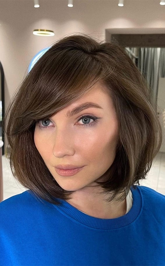 Collarbone Bob With Side Swept Bangs Collarbone Bob With Side Swept Bangs — Classy Side Part Bob
