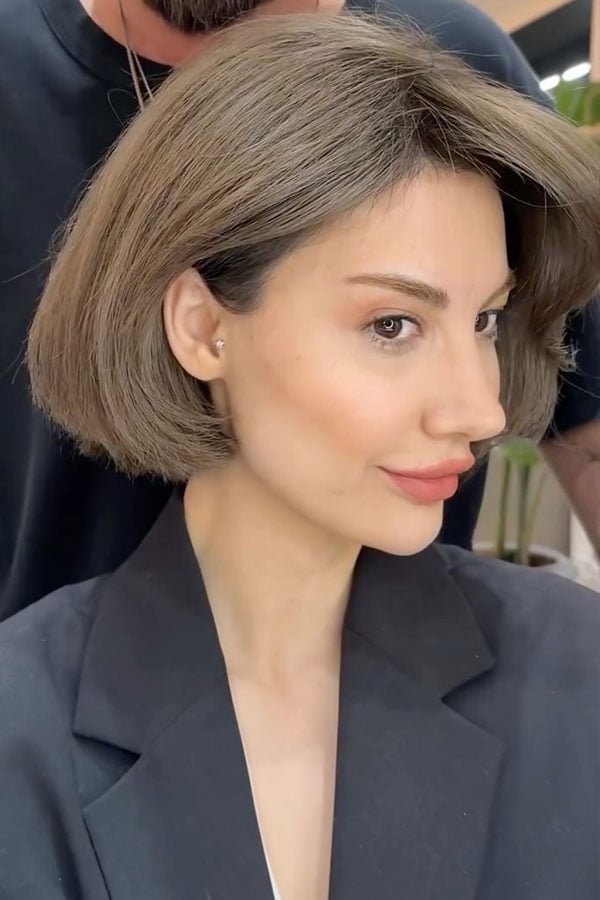 Collarbone Bob Ash Brown Side Swept Bangs Collarbone Bob Ash Brown Side Swept Bangs — Classy Side Part Bob