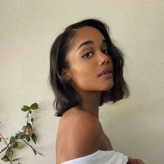 Glossy Dark Brown Bob Voluminous Waves, Collarbone Glossy Dark Brown Bob Voluminous Waves, Collarbone — Classy Side Part Bob