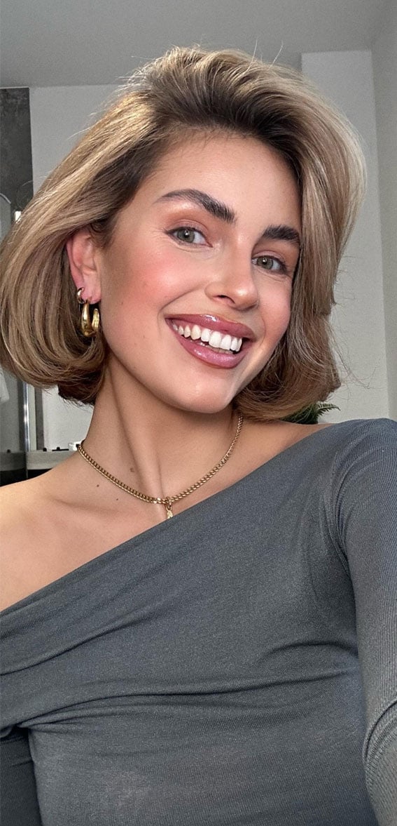 Collarbone Bob With Curtain Bangs Ash Blonde Collarbone Bob With Curtain Bangs Ash Blonde — Classy Side Part Bob