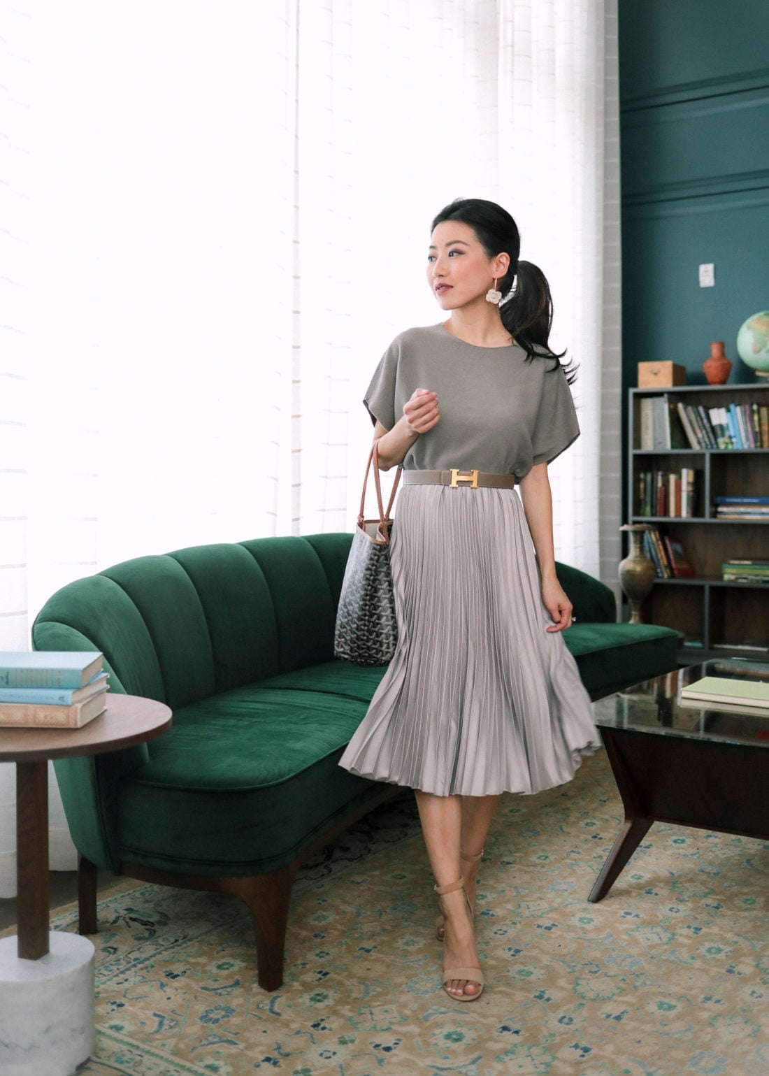 Gray Pleated Midi Skirt with Gray Short-Sleeve Top Gray Pleated Midi Skirt with Gray Short-Sleeve Top — Classy Skirt Outfit Work