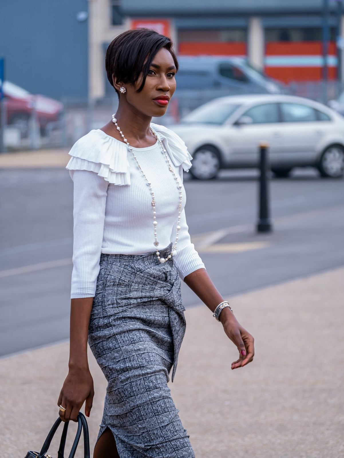 Gray Pencil Skirt with Ruffled White Blouse Gray Pencil Skirt with Ruffled White Blouse — Classy Skirt Outfit Work