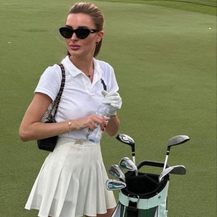 White Pleated Golf Skirt for Sporty Chic, Close-Up Take White Pleated Golf Skirt for Sporty Chic, Close-Up Take — Classy Skort Outfits