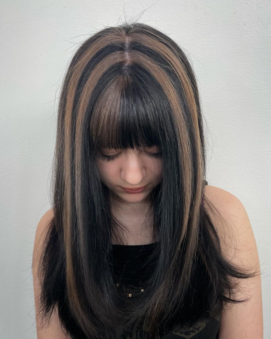 Mid-Back Black With Light Brown Stripes And Full Bangs Mid-Back Black With Light Brown Stripes And Full Bangs — Classy Skunk Stripe Hair