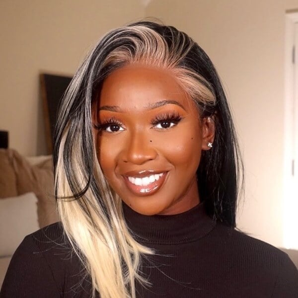 Collarbone Bob With Face-Framing Blonde Stripe Collarbone Bob With Face-Framing Blonde Stripe — Classy Skunk Stripe Hair