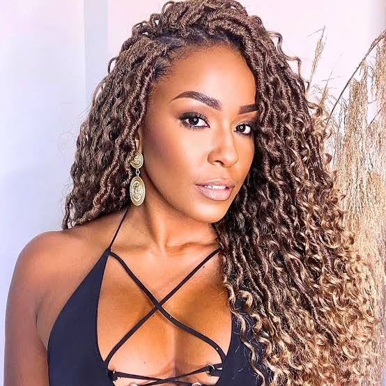 Mid-Back Loose Waves With Curly Ends — Classy Soft Locs Hairstyles