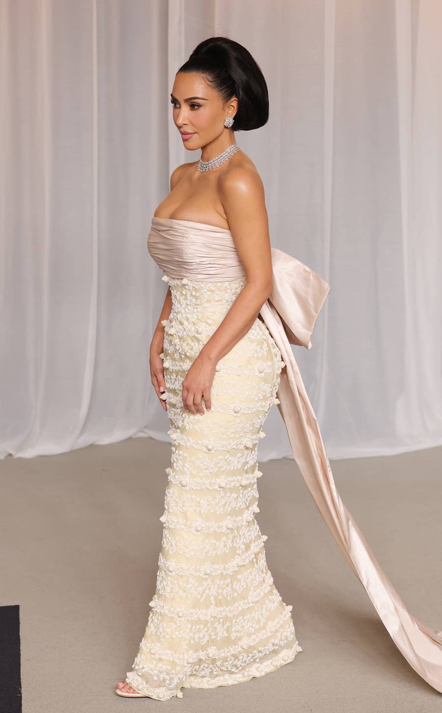 Sleek High Ponytail With Middle Part Sleek High Ponytail With Middle Part — Classy Strapless Dresses Hairstyles