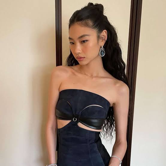 Half-Up, Half-Down With Curtain Bangs Half-Up, Half-Down With Curtain Bangs — Classy Strapless Dresses Hairstyles