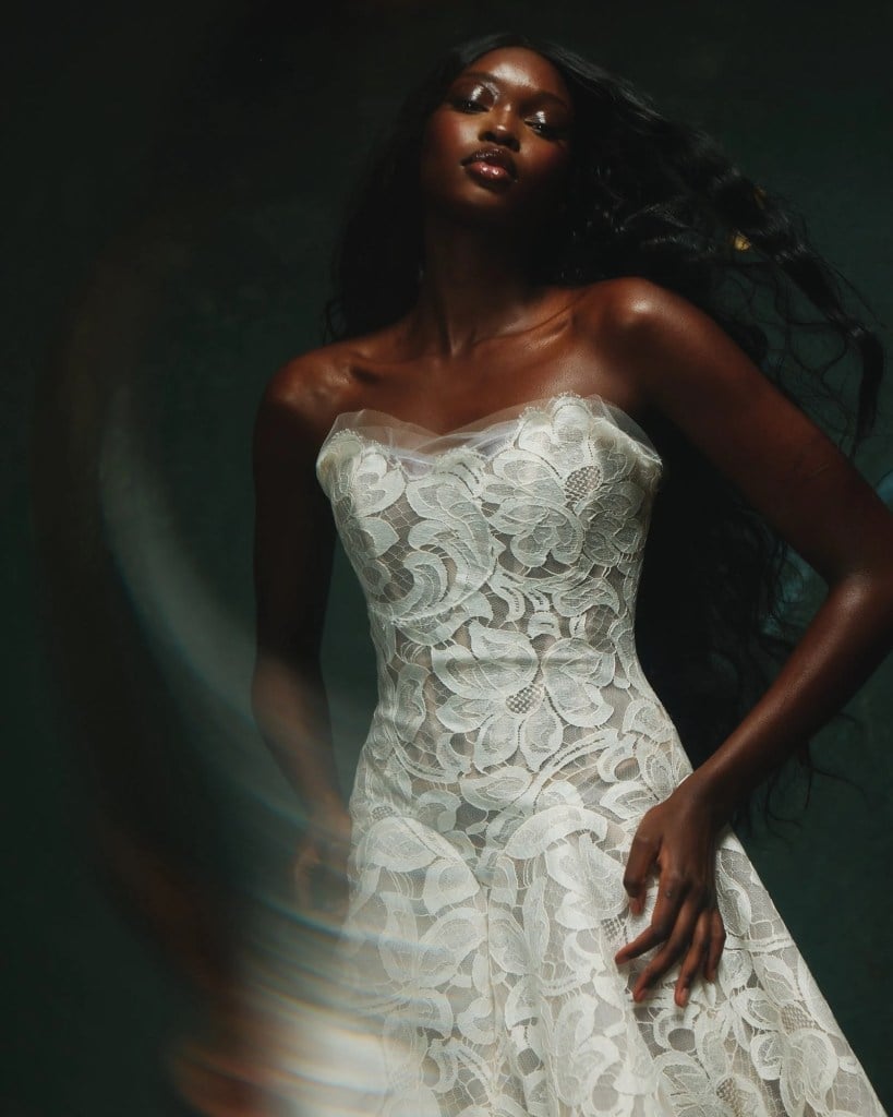 Mid-Back Loose Waves With Middle Part Mid-Back Loose Waves With Middle Part — Classy Strapless Dresses Hairstyles