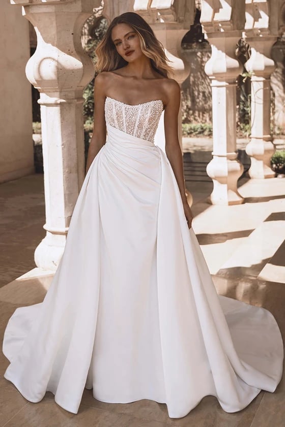 Flowing Blonde Waves With Curtain Bangs Flowing Blonde Waves With Curtain Bangs — Classy Strapless Dresses Hairstyles