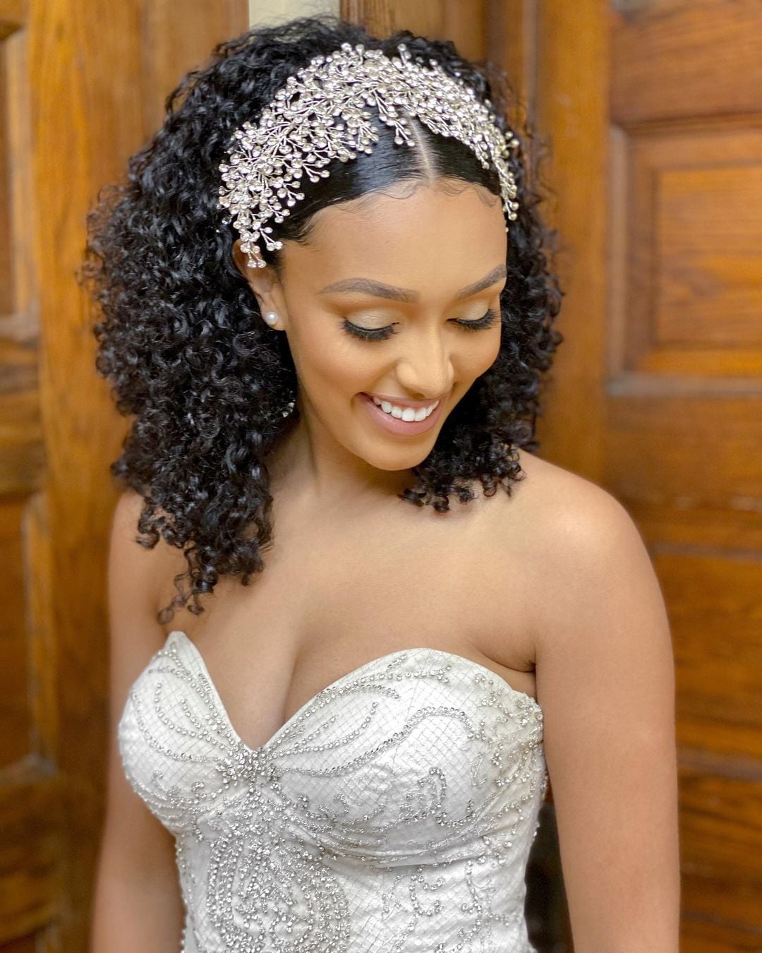 Curly Shoulder-Length Updo With Headband Curly Shoulder-Length Updo With Headband — Classy Strapless Dresses Hairstyles