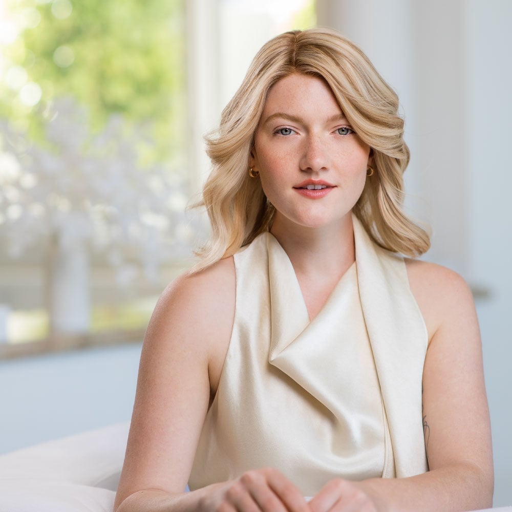Blonde Layered Bob With Subtle Highlights — Classy Styling Wig