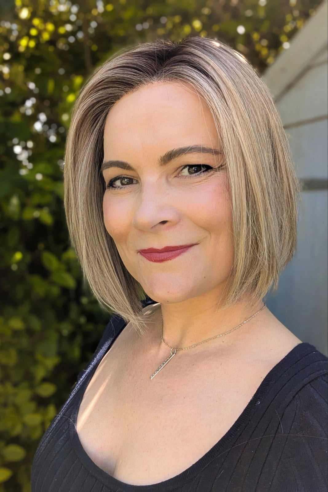 Blonde Bob With Blunt Bangs And Highlights — Classy Styling Wig