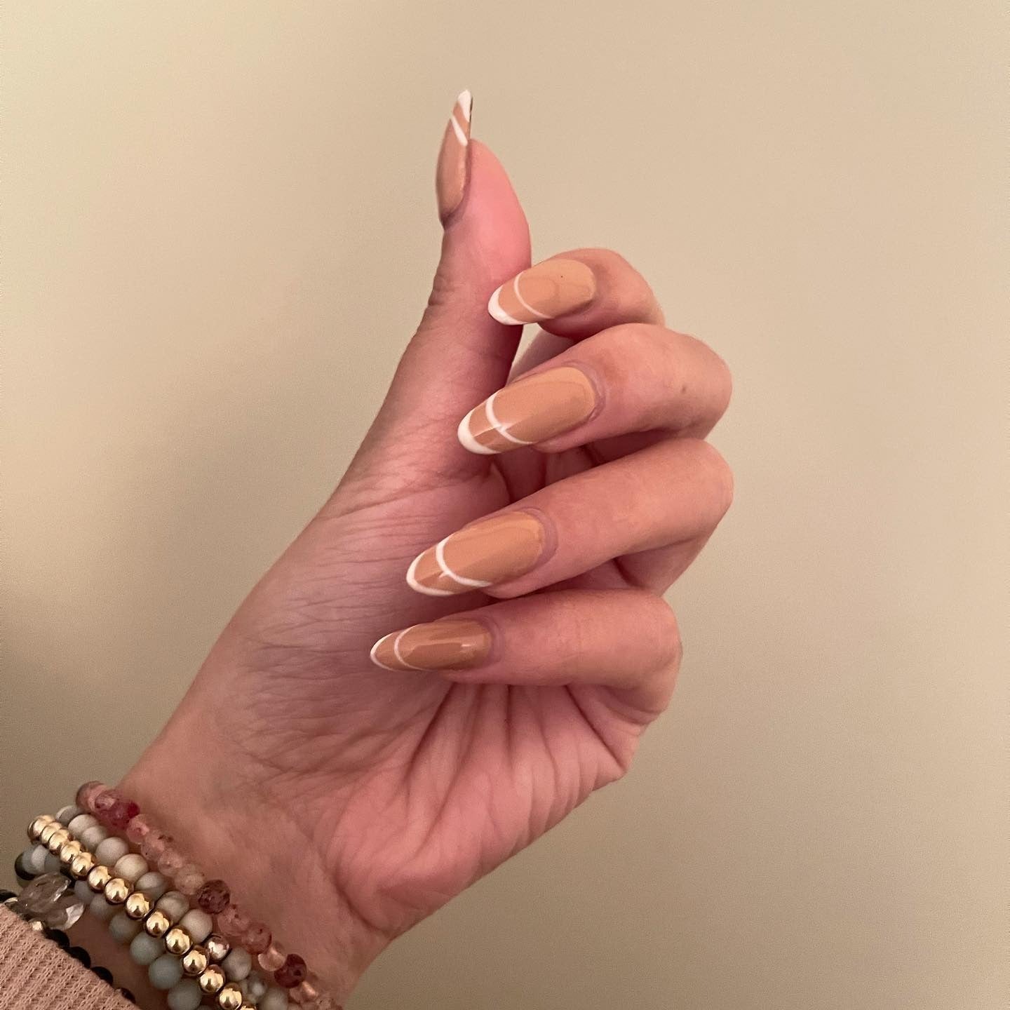 Tan Beige Abstract Line Medium Oval Nails Tan Beige Abstract Line Medium Oval Nails — Classy Tan Nails