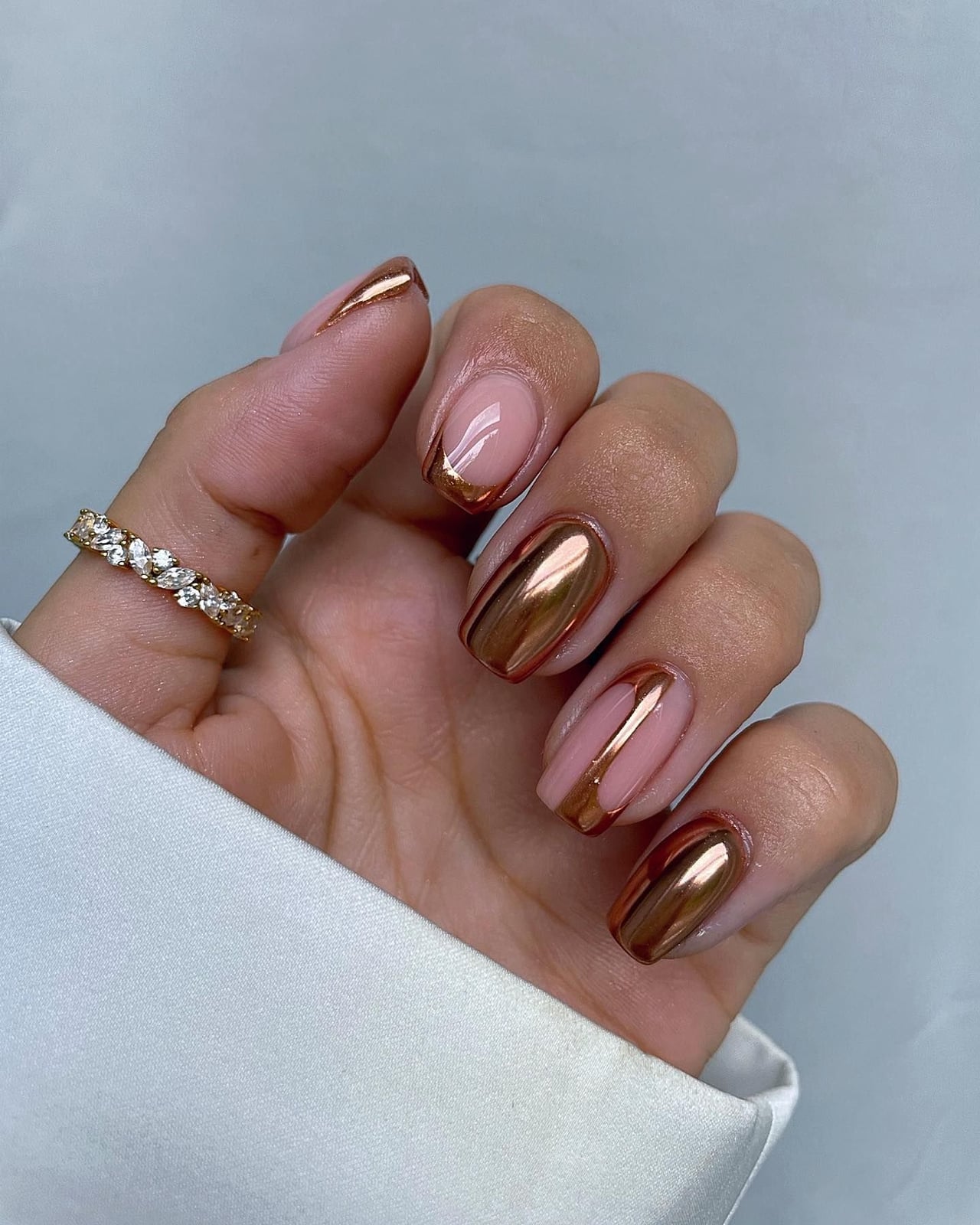 Nude Sheer Gold Line Short Almond Nails Nude Sheer Gold Line Short Almond Nails — Classy Tan Nails