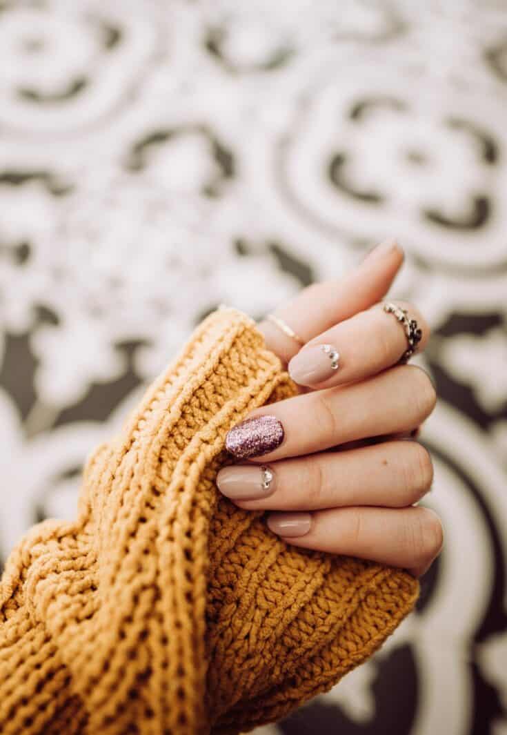Beige Shimmer Glitter Medium Almond Nails Beige Shimmer Glitter Medium Almond Nails — Classy Tan Nails