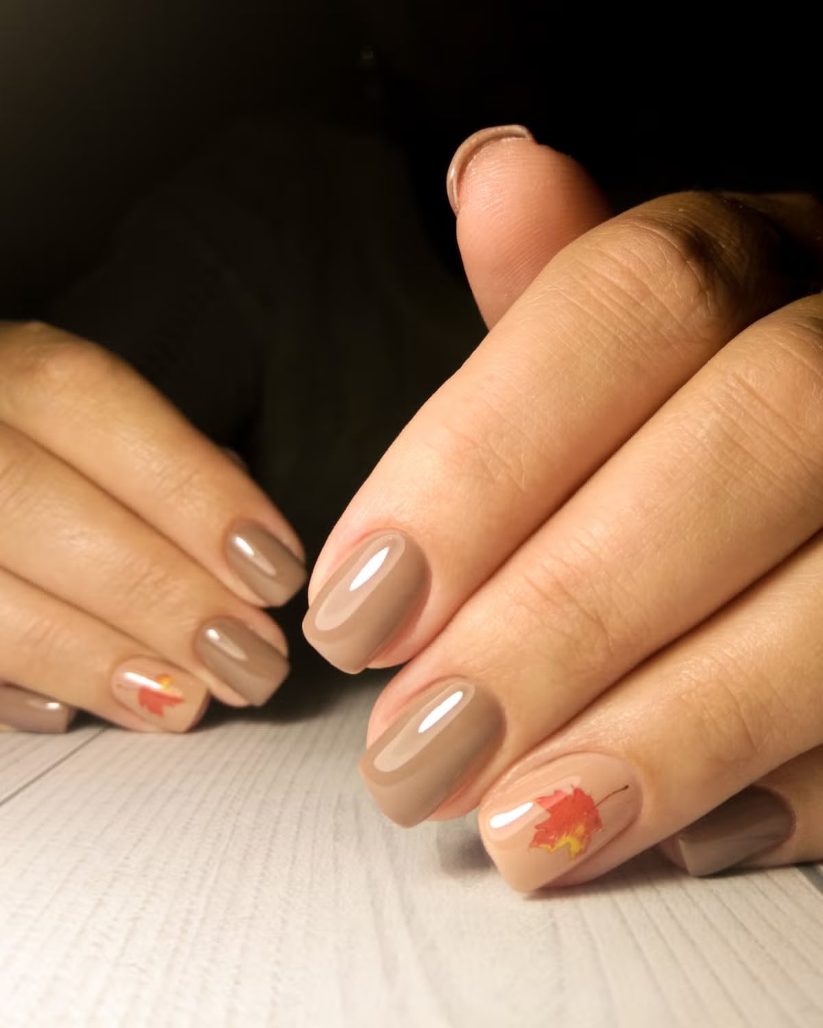 Medium Brown Fall Leaf Motif Short Oval Nails Medium Brown Fall Leaf Motif Short Oval Nails — Classy Tan Nails