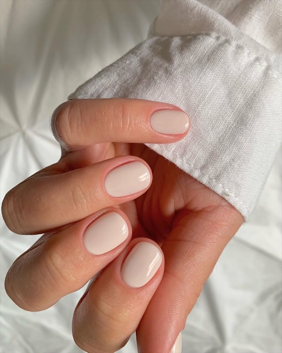 Creamy Beige Glossy Short Oval Nails Creamy Beige Glossy Short Oval Nails — Classy Tan Nails