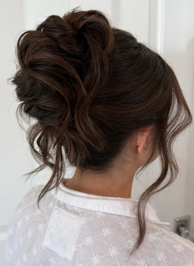 Thick Dark Brown Textured Updo, Close-Up Take Thick Dark Brown Textured Updo, Close-Up Take — Classy Textured Hair
