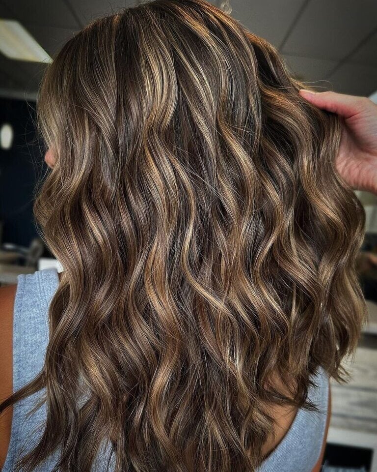 Collarbone Brunette Waves With Balayage Collarbone Brunette Waves With Balayage — Classy Textured Hair