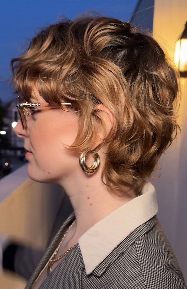 Dark Brown Textured Pixie Bob With Volume and Side-Swept Bangs Dark Brown Textured Pixie Bob With Volume and Side-Swept Bangs — Classy Textured Haircuts