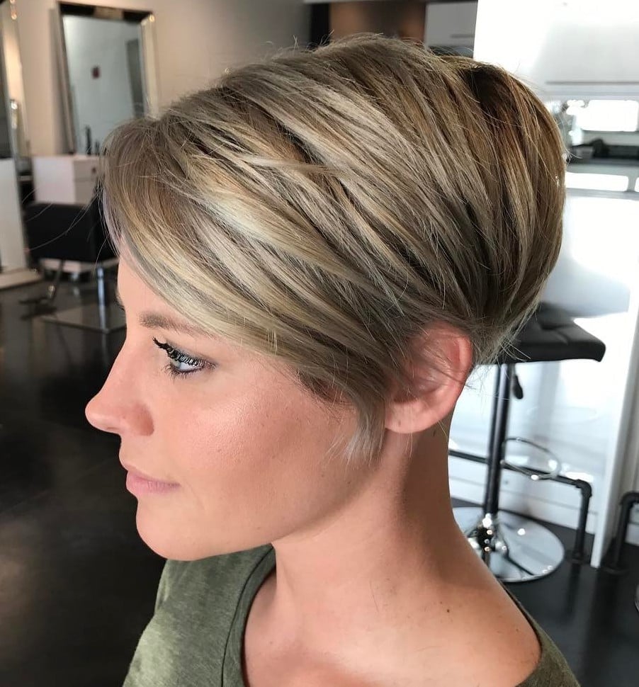Light Blonde Pixie With Defined Layers, уши Light Blonde Pixie With Defined Layers, уши — Classy Textured Pixie
