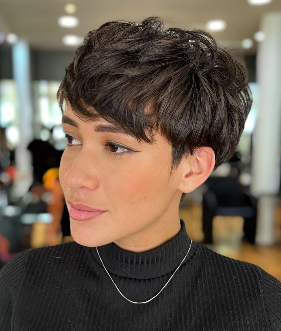 Dark Brown Pixie With Swept Fringe, темно-коричневый Dark Brown Pixie With Swept Fringe, темно-коричневый — Classy Textured Pixie