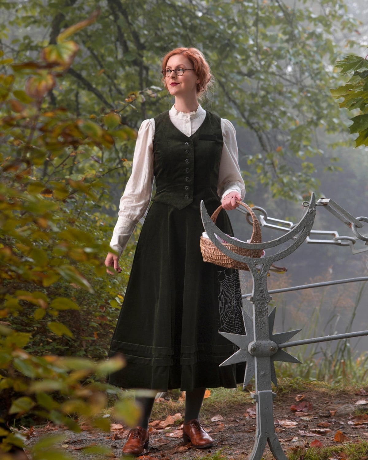 Velvet Waistcoat and Skirt Set for Outdoor Days Velvet Waistcoat and Skirt Set for Outdoor Days — Classy Vintage Outfits