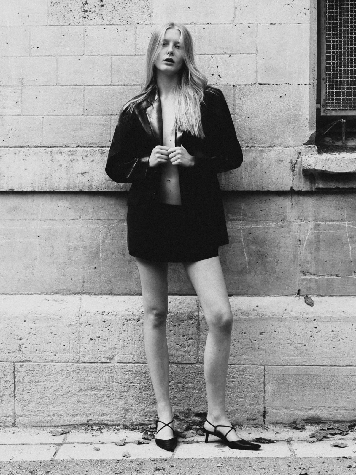 Oversized Blazer and Mini Skirt for Evening Events Oversized Blazer and Mini Skirt for Evening Events — Classy Vintage Outfits