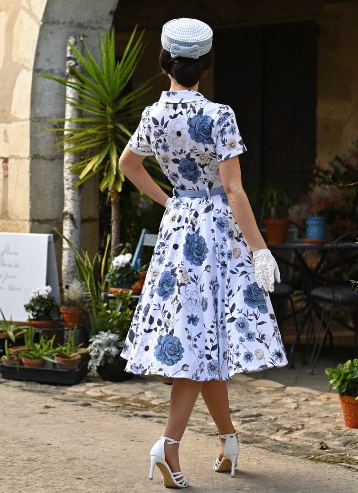 Floral Print Dress with Blue Belt for Daytime Floral Print Dress with Blue Belt for Daytime — Classy Vintage Outfits
