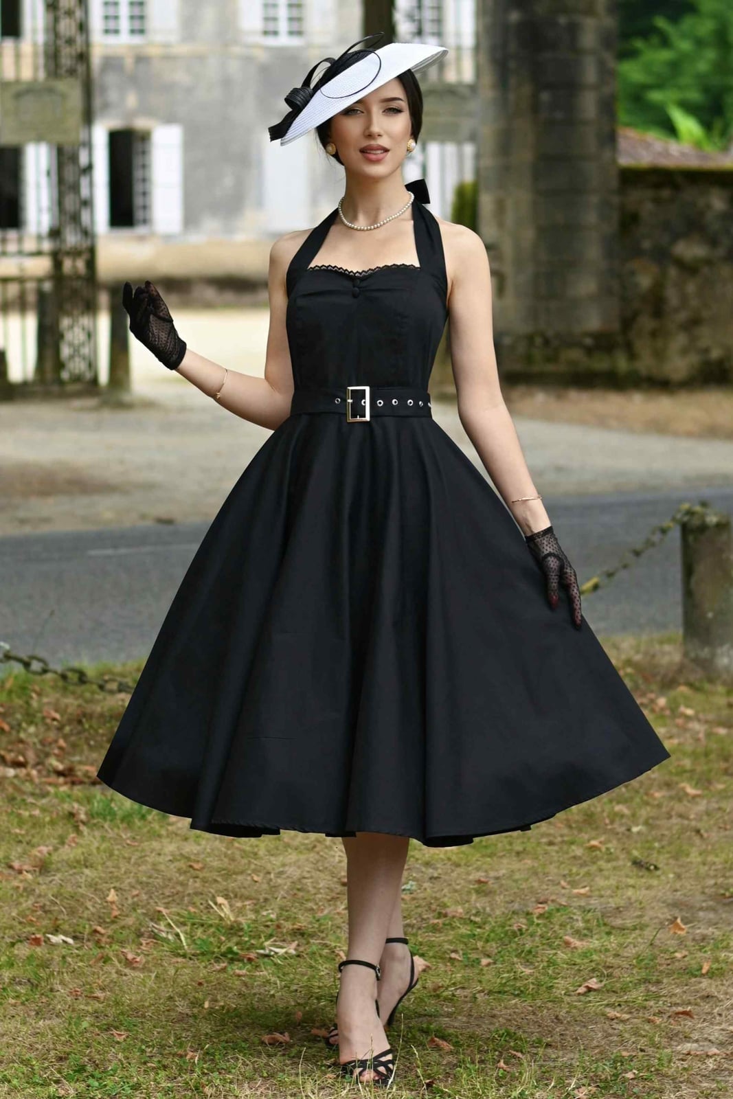 Black Fit-And-Flare Midi Dress for Formal Events Black Fit-And-Flare Midi Dress for Formal Events — Classy Vintage Outfits