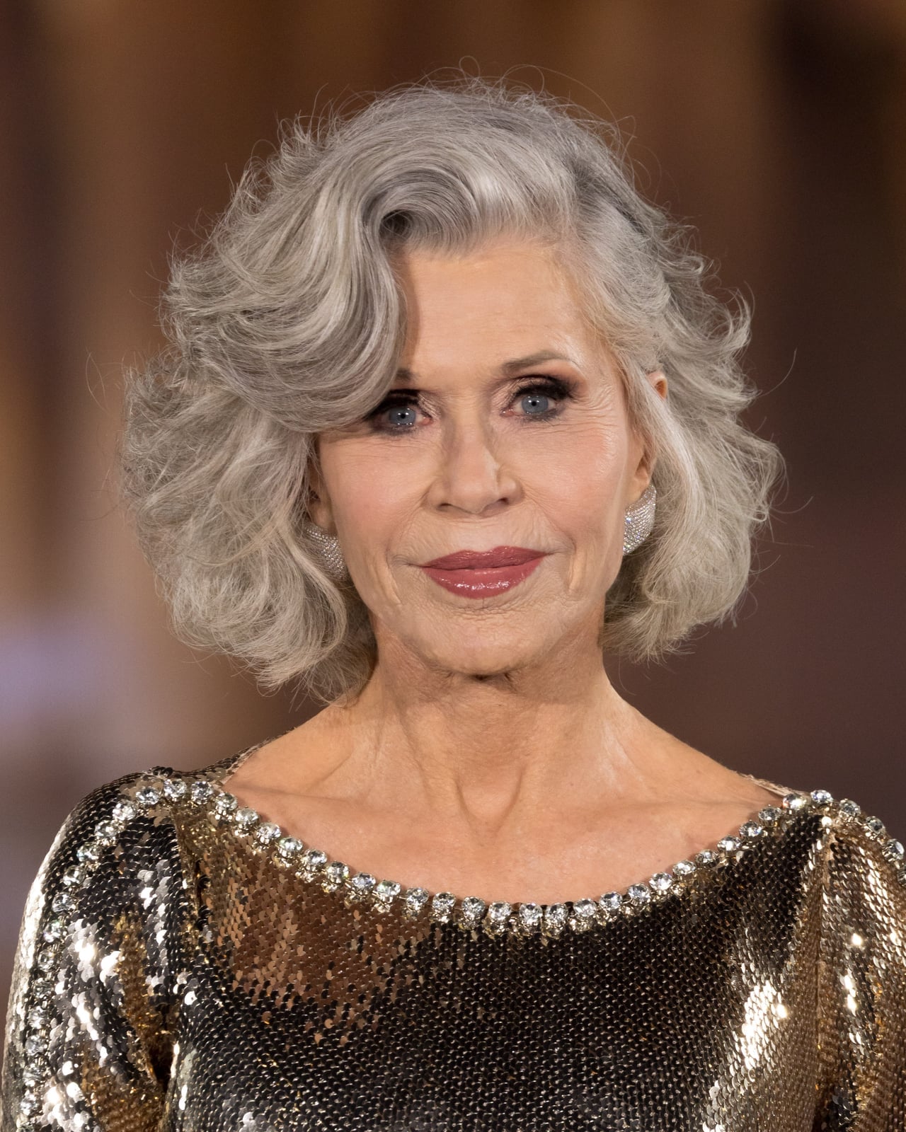 Collarbone Layered Bob With Voluminous Waves — Classy Volume Hair