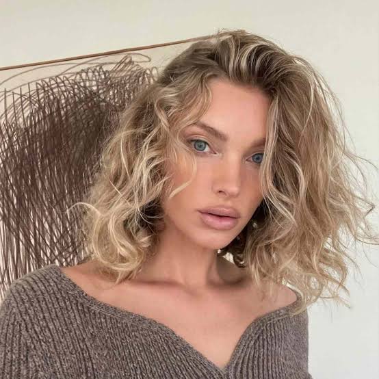 Collarbone Ash Blonde Lob With Layers — Classy Volume Hair