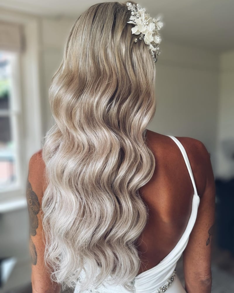 Mid-Back Ash Blonde Waves With Accessory Mid-Back Ash Blonde Waves With Accessory — Classy Wavy Hair Hairstyles