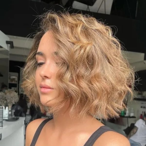 Chin Length Bob With Ash Blonde Waves Chin Length Bob With Ash Blonde Waves — Classy Wavy Hair Hairstyles