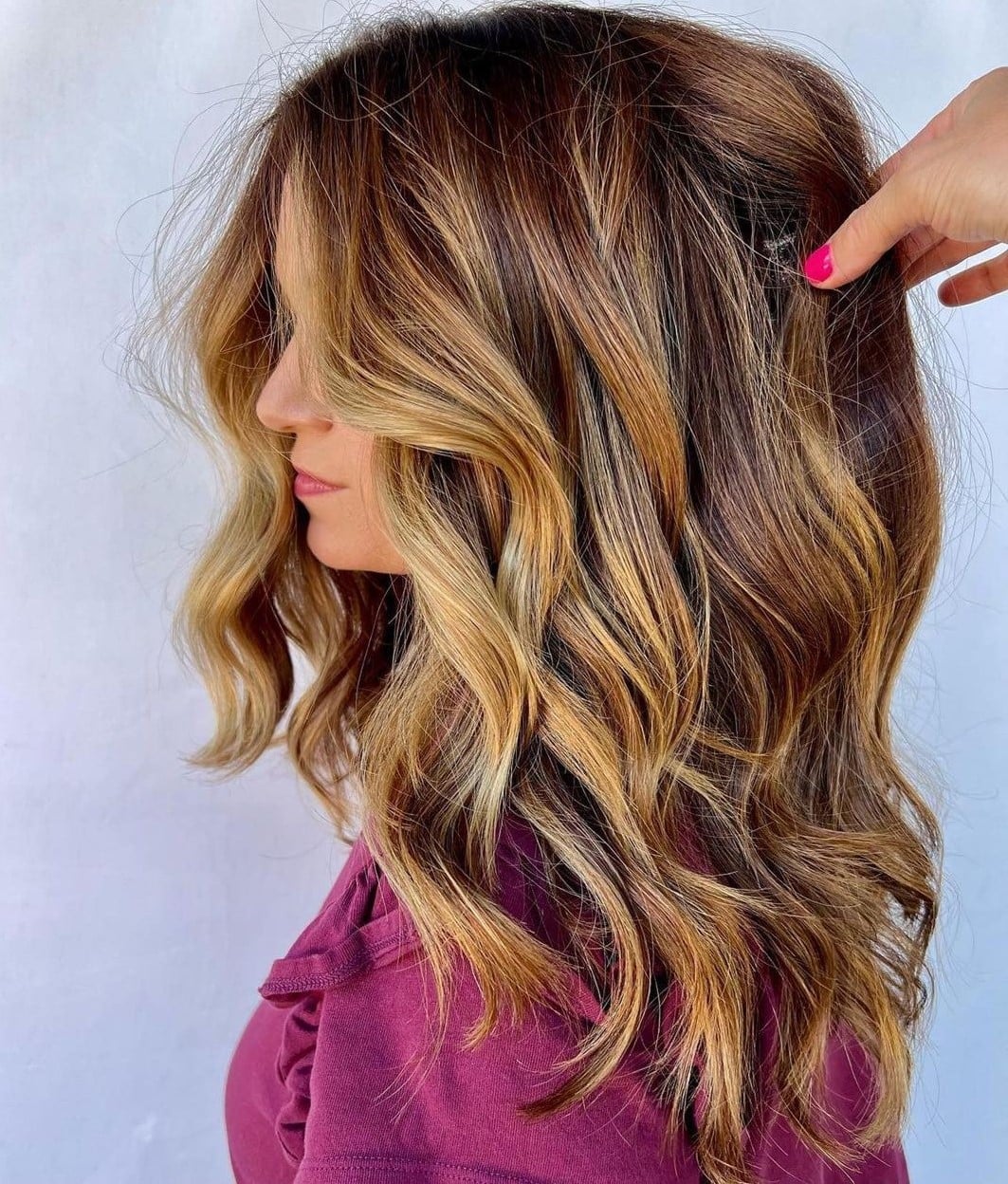 Collarbone Brunette Balayage With Side Swept Bangs Collarbone Brunette Balayage With Side Swept Bangs — Classy Wavy Hair Hairstyles
