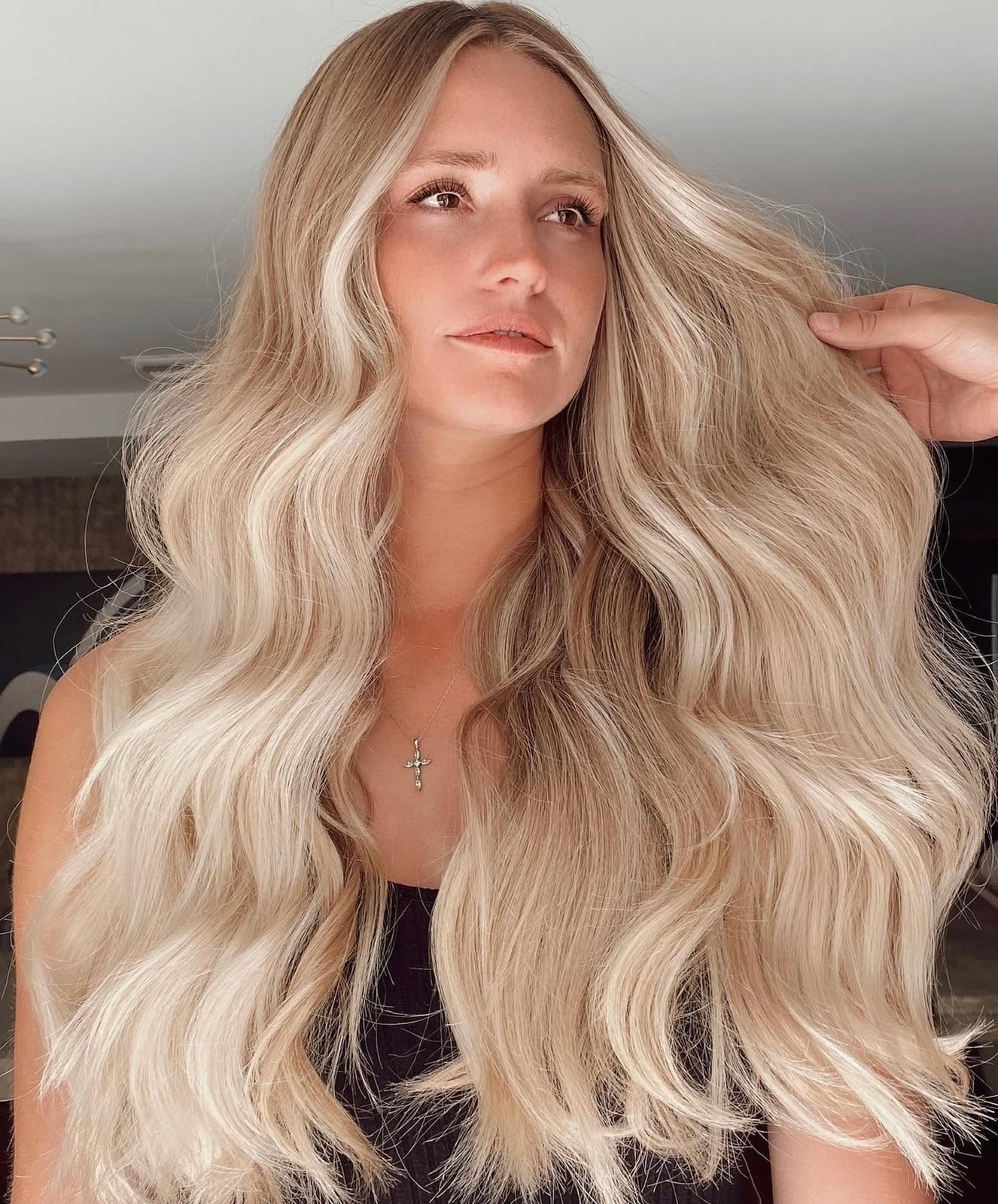 Long Platinum Blonde Waves With Root Shadow Long Platinum Blonde Waves With Root Shadow — Classy Wavy Haircuts