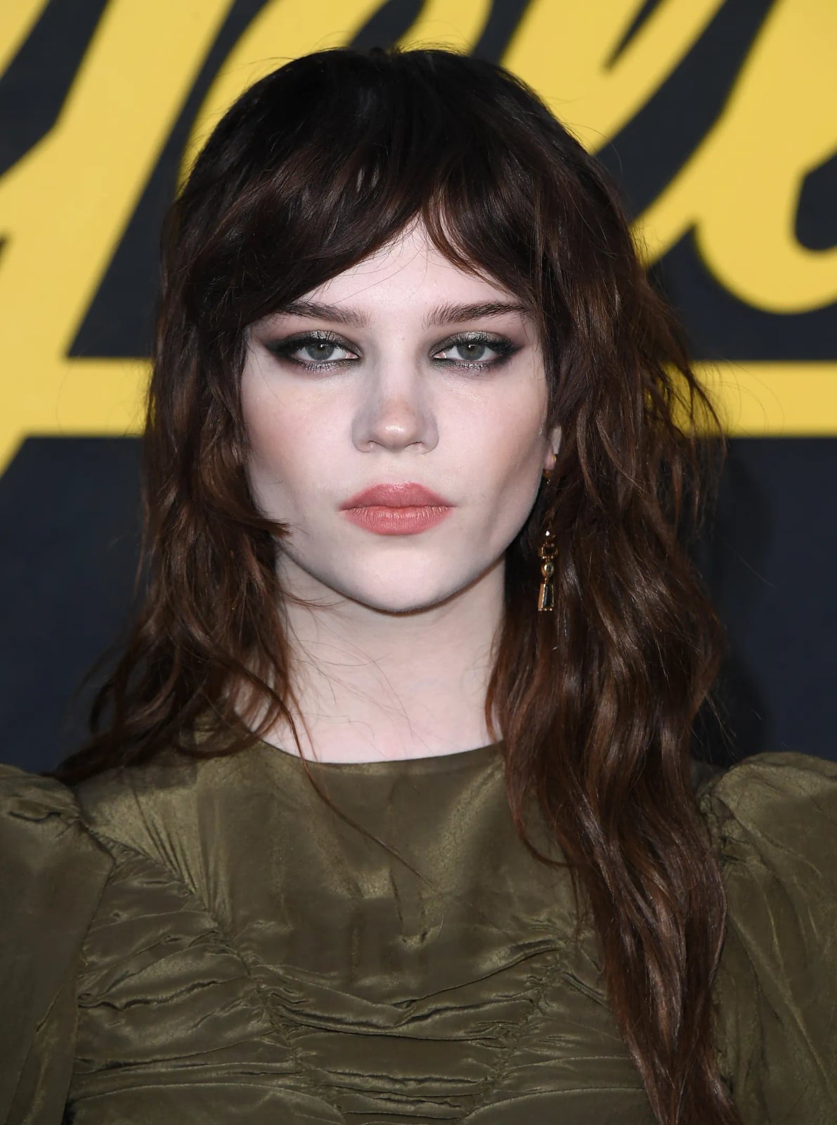 Long Shag With Auburn Undertones and Curtain Bangs Long Shag With Auburn Undertones and Curtain Bangs — Classy Wavy Haircuts