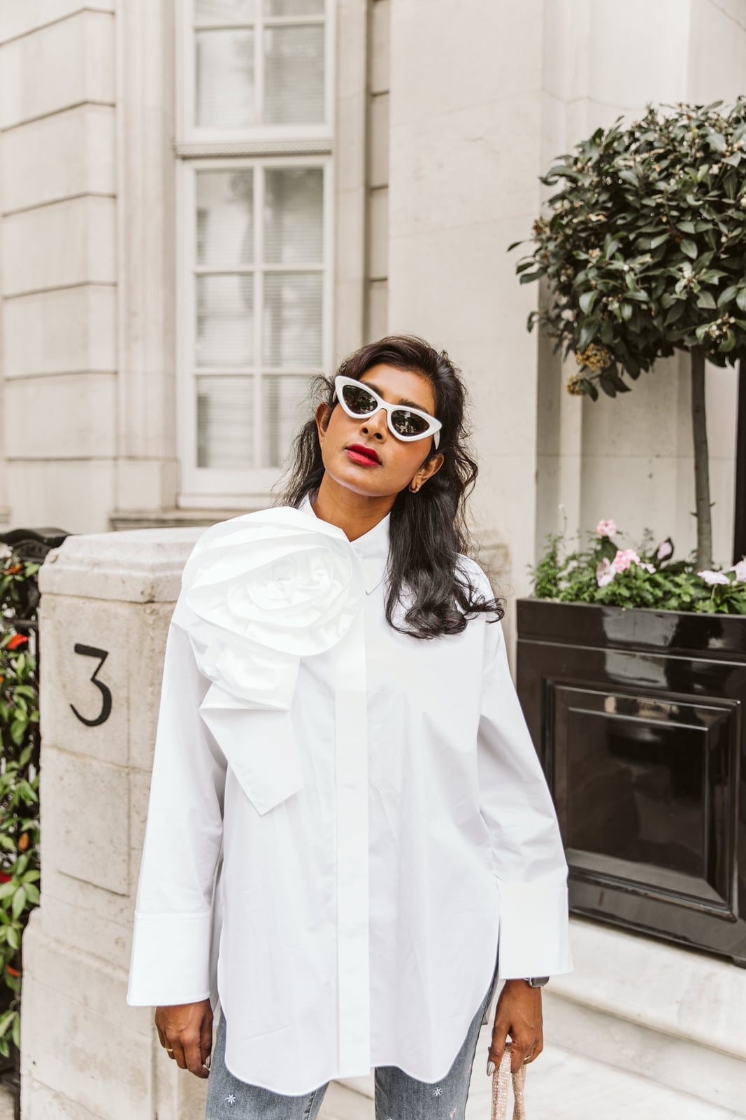 Oversized White Shirt With Statement Sunglasses Oversized White Shirt With Statement Sunglasses — Classy White Blouse Outfit
