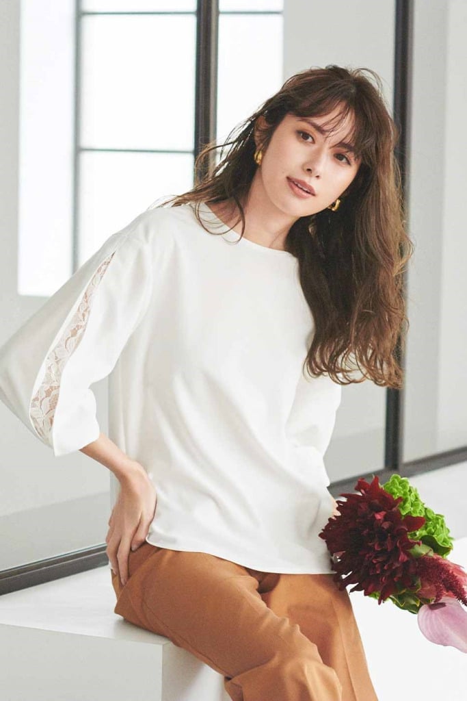 Lace Detail White Top With Brown Trousers Lace Detail White Top With Brown Trousers — Classy White Top Outfits