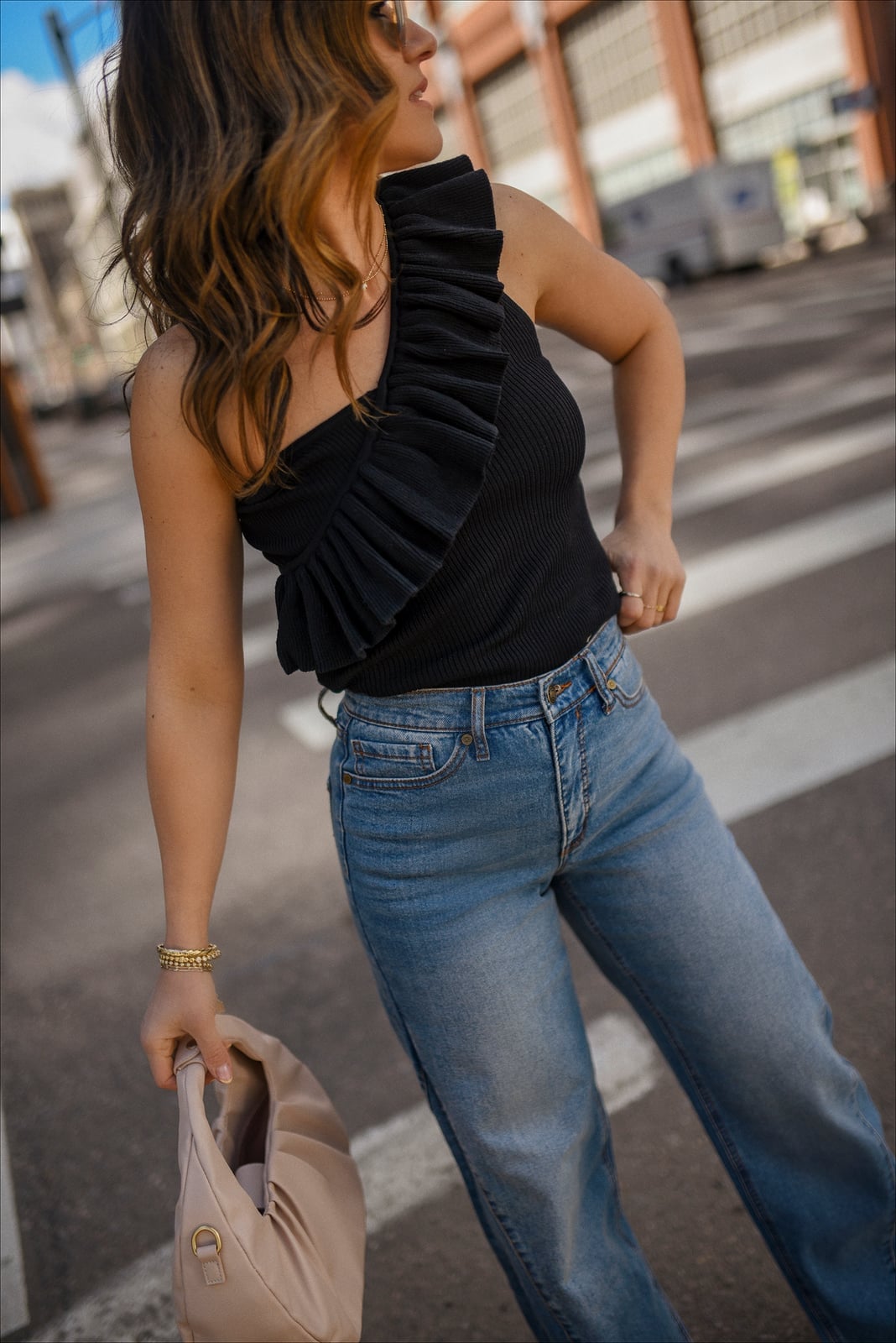 Ruffled One-Shoulder Top Pairs with Wide Leg Denim Ruffled One-Shoulder Top Pairs with Wide Leg Denim — Classy Wide Leg Jeans Outfits