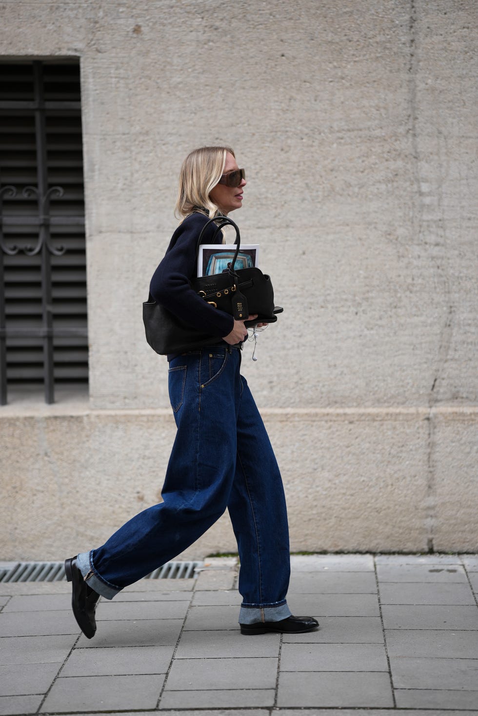 Navy Sweater and Loafers with Baggy Jeans Navy Sweater and Loafers with Baggy Jeans — Classy Wide Leg Jeans Outfits