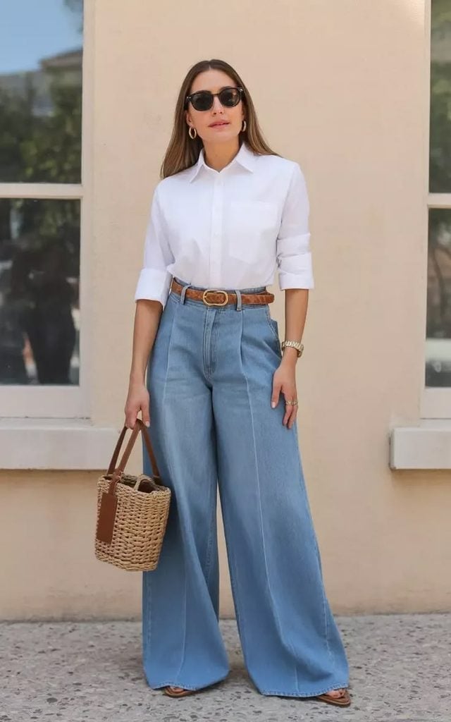 Crisp Shirt and Pleated Jeans for Daytime Casual Crisp Shirt and Pleated Jeans for Daytime Casual — Classy Wide Leg Jeans Outfits