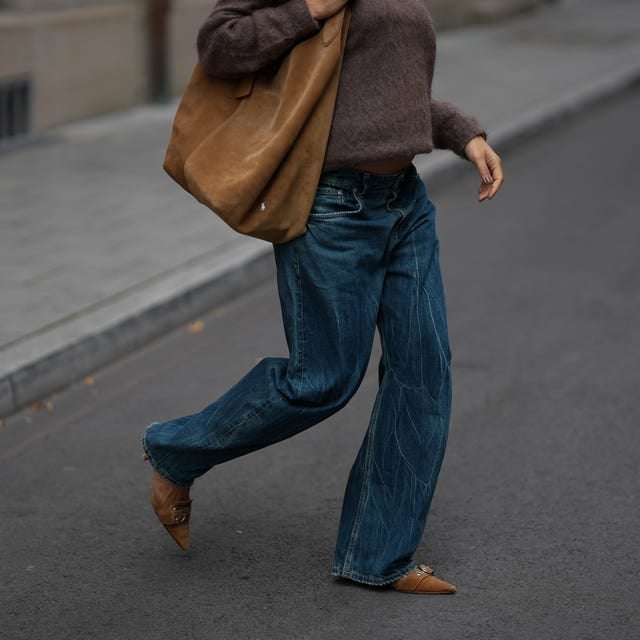 Brown Sweater and Suede Tote with Wide Leg Jeans Brown Sweater and Suede Tote with Wide Leg Jeans — Classy Wide Leg Jeans Outfits