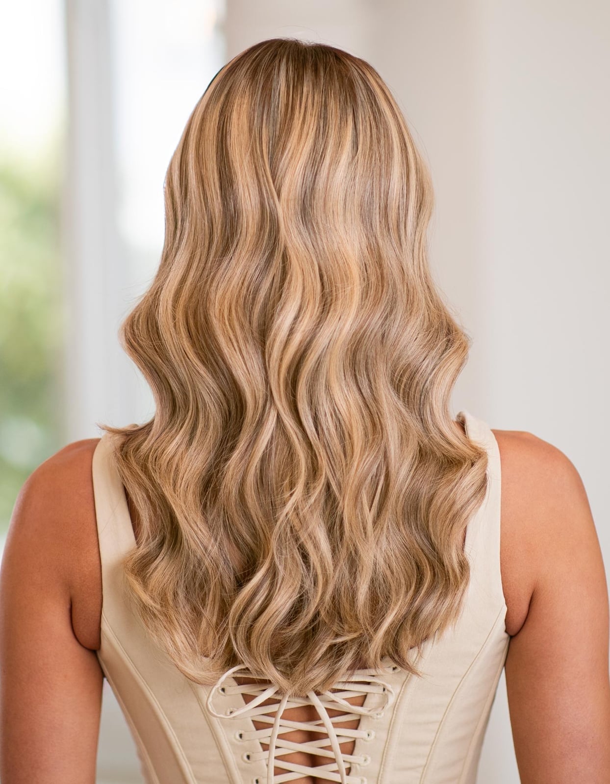 Mid-Back Loose Waves Blonde Highlights Mid-Back Loose Waves Blonde Highlights — Classy Wig Hair